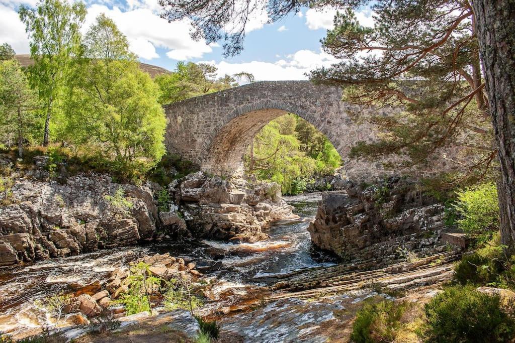 Rosemount Cottage Two - Highland Cottage Garve Esterno foto