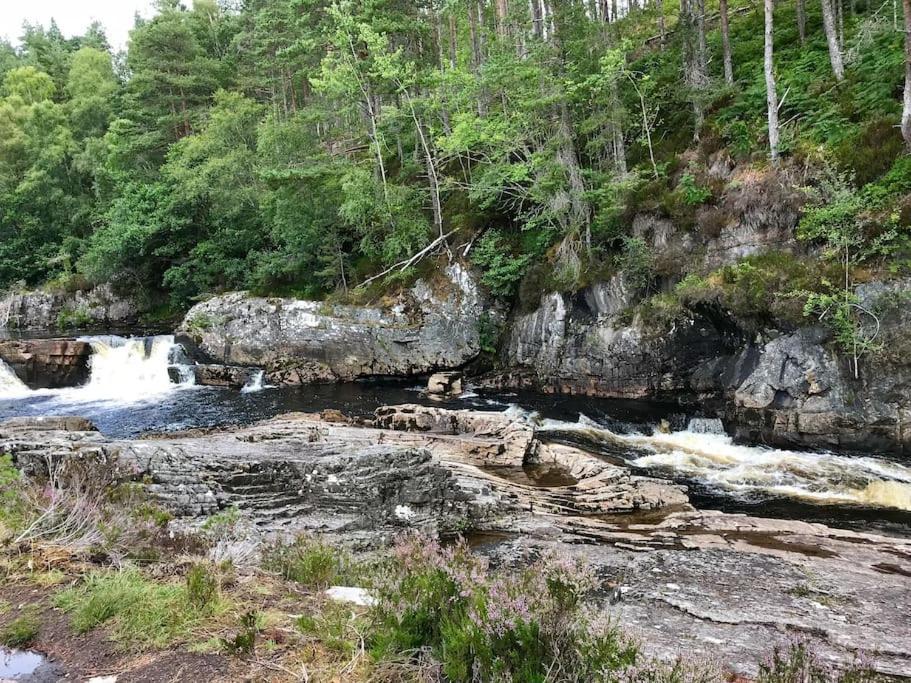Rosemount Cottage Two - Highland Cottage Garve Esterno foto