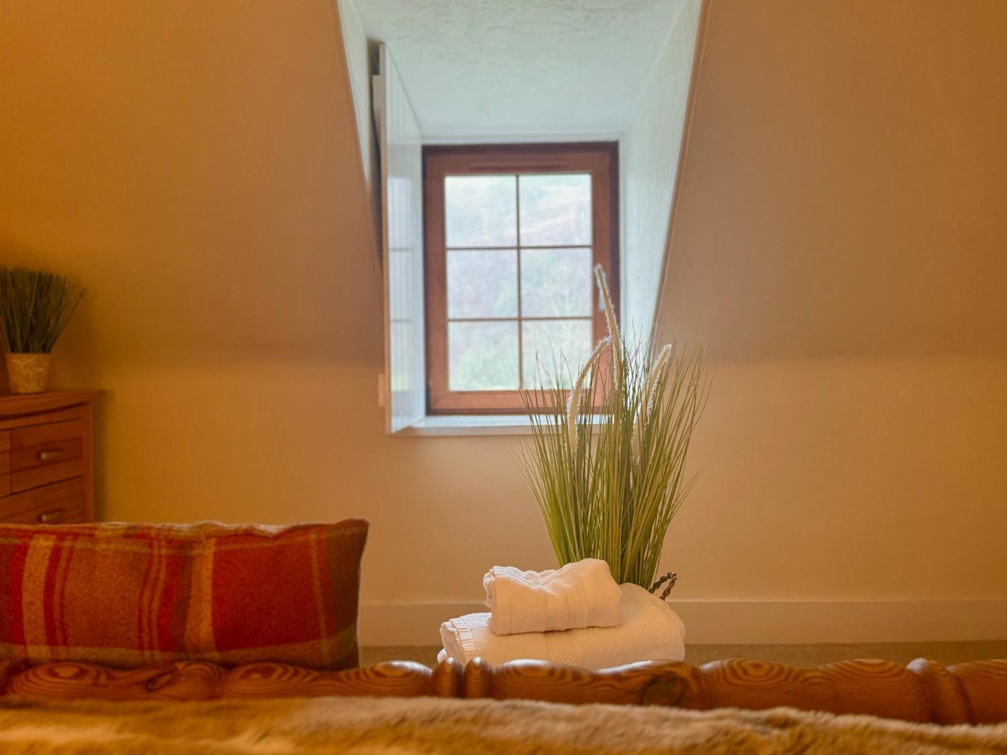 Rosemount Cottage Two - Highland Cottage Garve Esterno foto